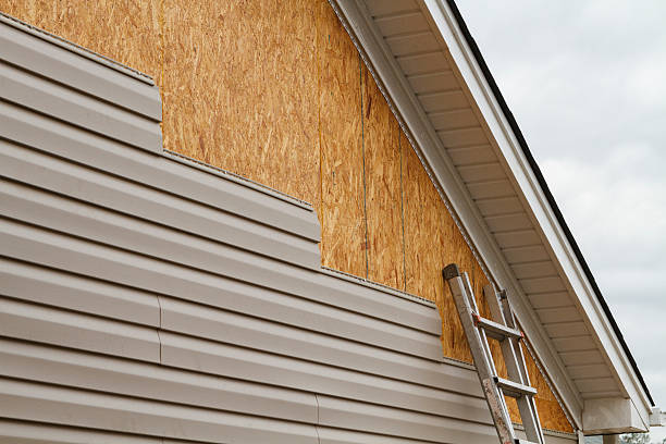 Professional Emergency Siding Repair technician working in Hadlyme, CT